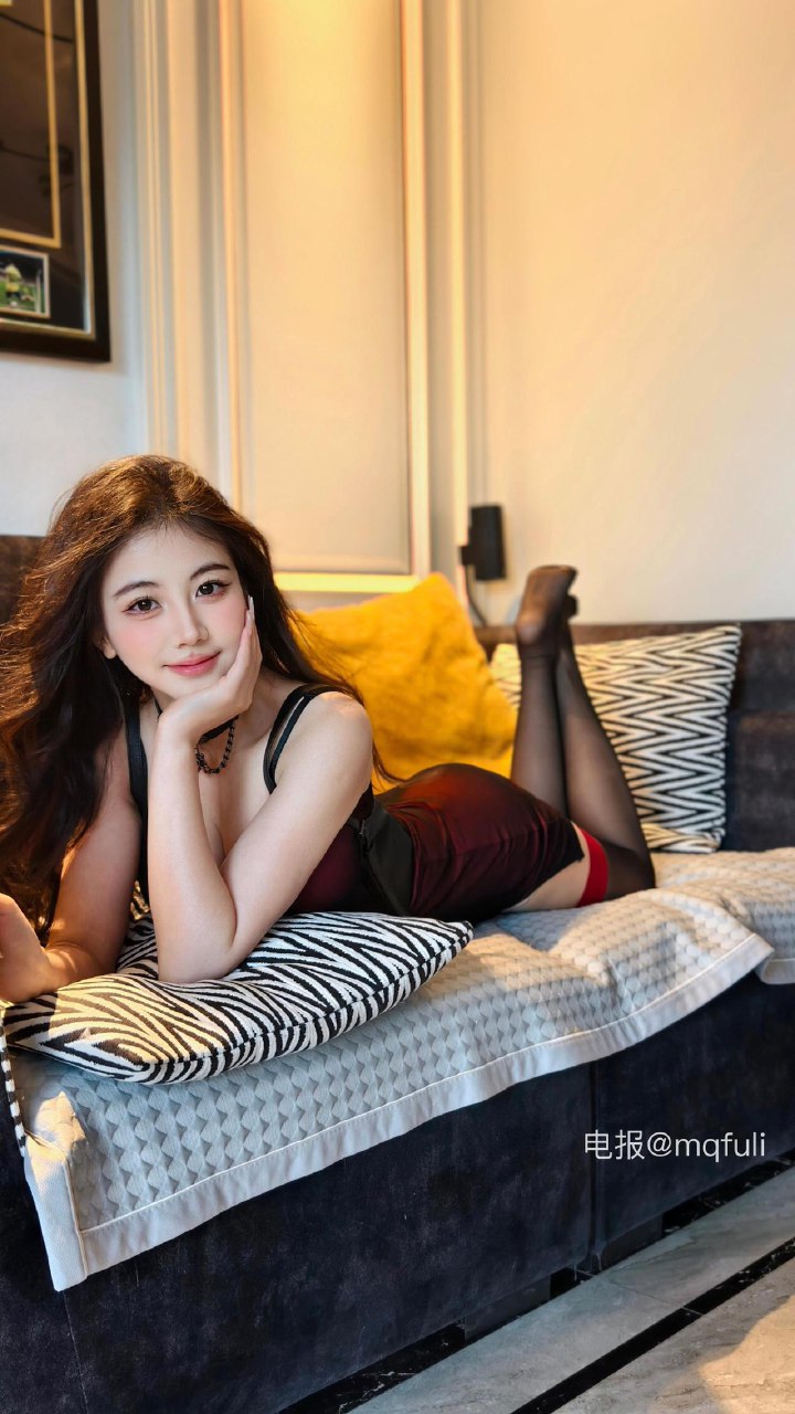 刘二萌 2025-07-07 19:42:34 开衩吊带网纱包臀裙情趣衣👅 第11张