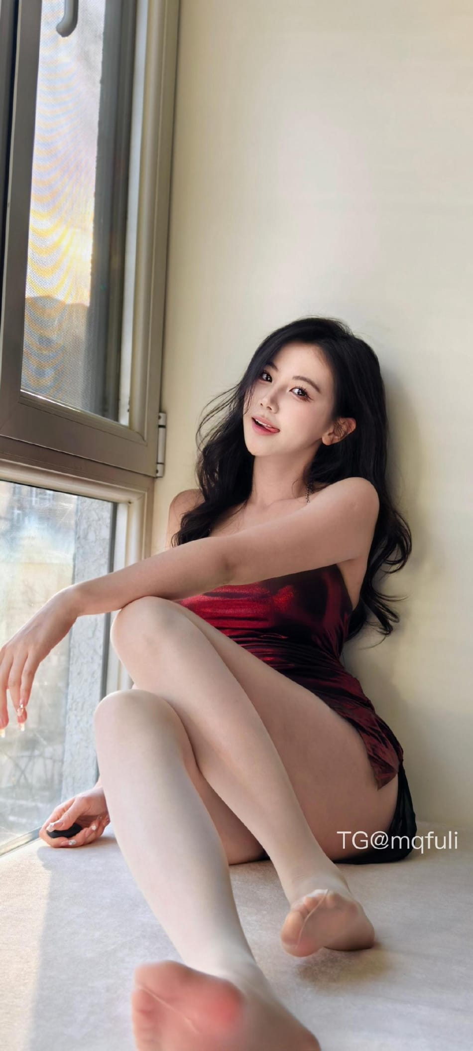 刘二萌 2025-07-07 20:17:43 亮色吊带裙 第8张