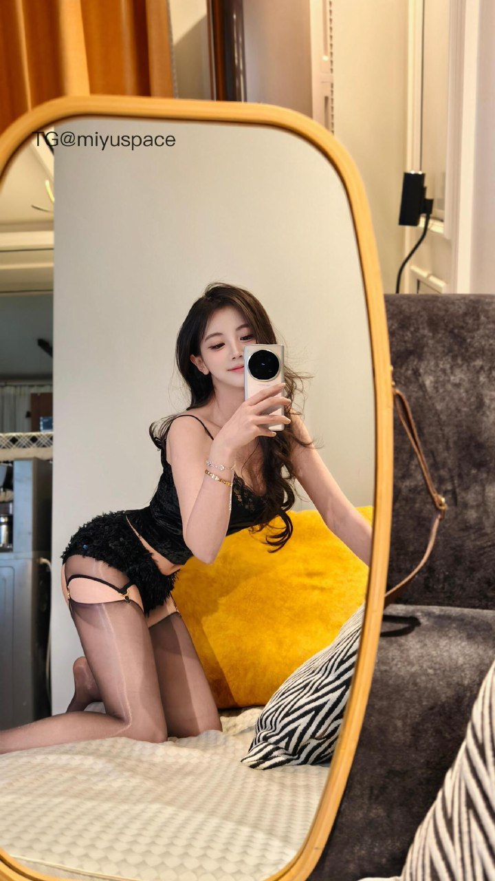 刘二萌 2025-07-08 12:41:25 蕾丝拼接吊 毛绒短裤两件套 第2张