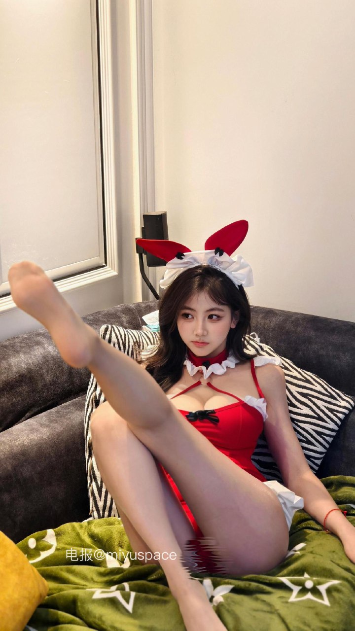 刘二萌 2025-07-08 13:56:00 圣诞cos兔女郎抹胸制服🔞 第1张