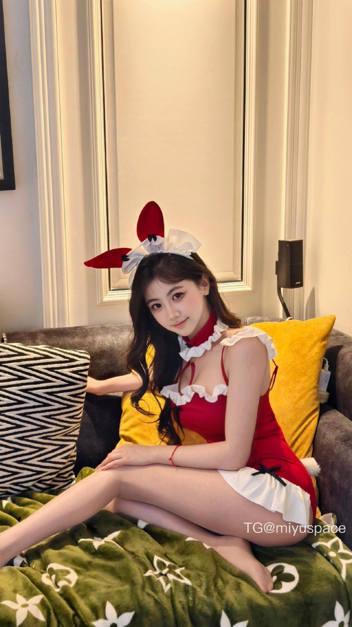 刘二萌 2025-07-08 13:56:00 圣诞cos兔女郎抹胸制服🔞 第10张