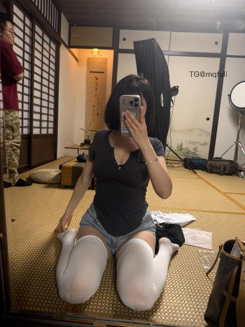 Tina很妖孽呀 2025-07-09 18:01:58 黑色v镜短袖➕白丝👙 第11张