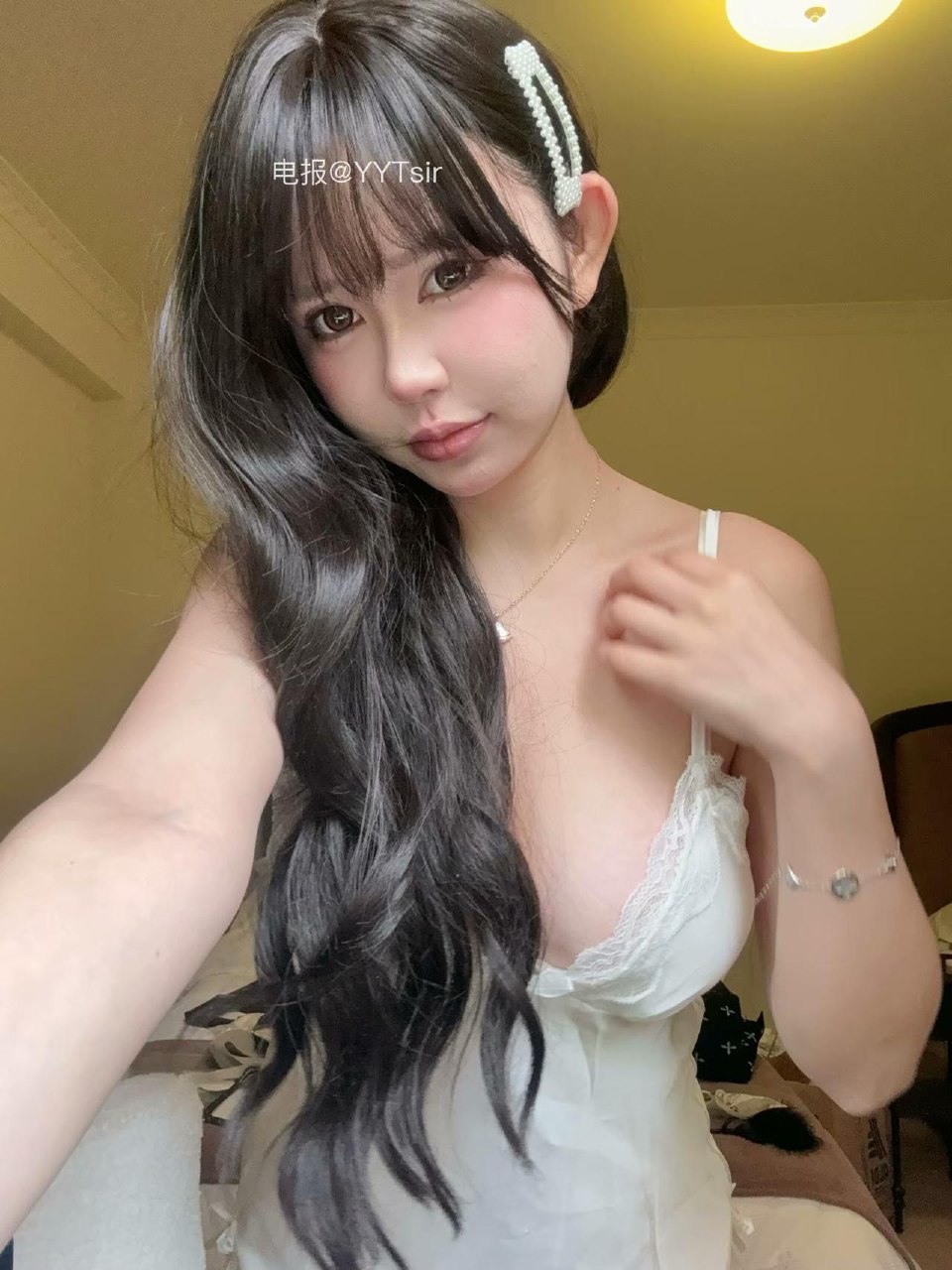 Tina很妖孽呀 2025-07-10 13:41:49 白色深v蕾丝吊带裙➕白丝 😍超甜预警⚠️ 第15张