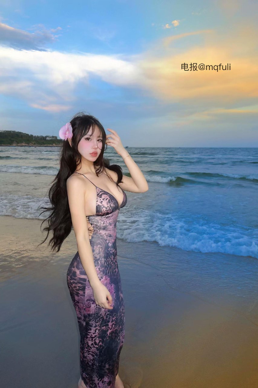 Tina很妖孽呀 2025-07-19 15:39:57 付费贴 海边性感泳装+辣妹吊带裙 惹🔥热辣🎀 第2张