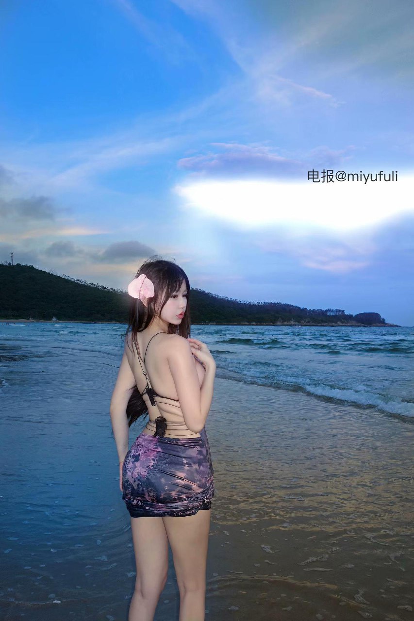 Tina很妖孽呀 2025-07-19 15:39:57 付费贴 海边性感泳装+辣妹吊带裙 惹🔥热辣🎀 第12张