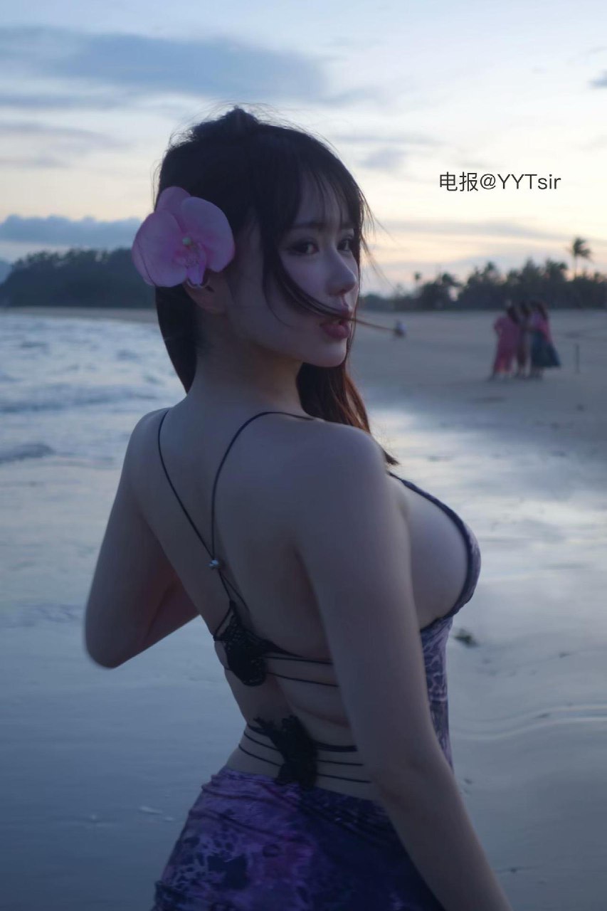 Tina很妖孽呀 2025-07-19 15:39:57 付费贴 海边性感泳装+辣妹吊带裙 惹🔥热辣🎀 第32张