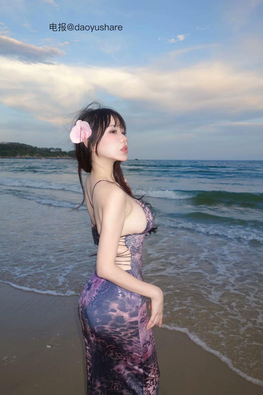 Tina很妖孽呀 2025-07-19 15:39:57 付费贴 海边性感泳装+辣妹吊带裙 惹🔥热辣🎀 第31张