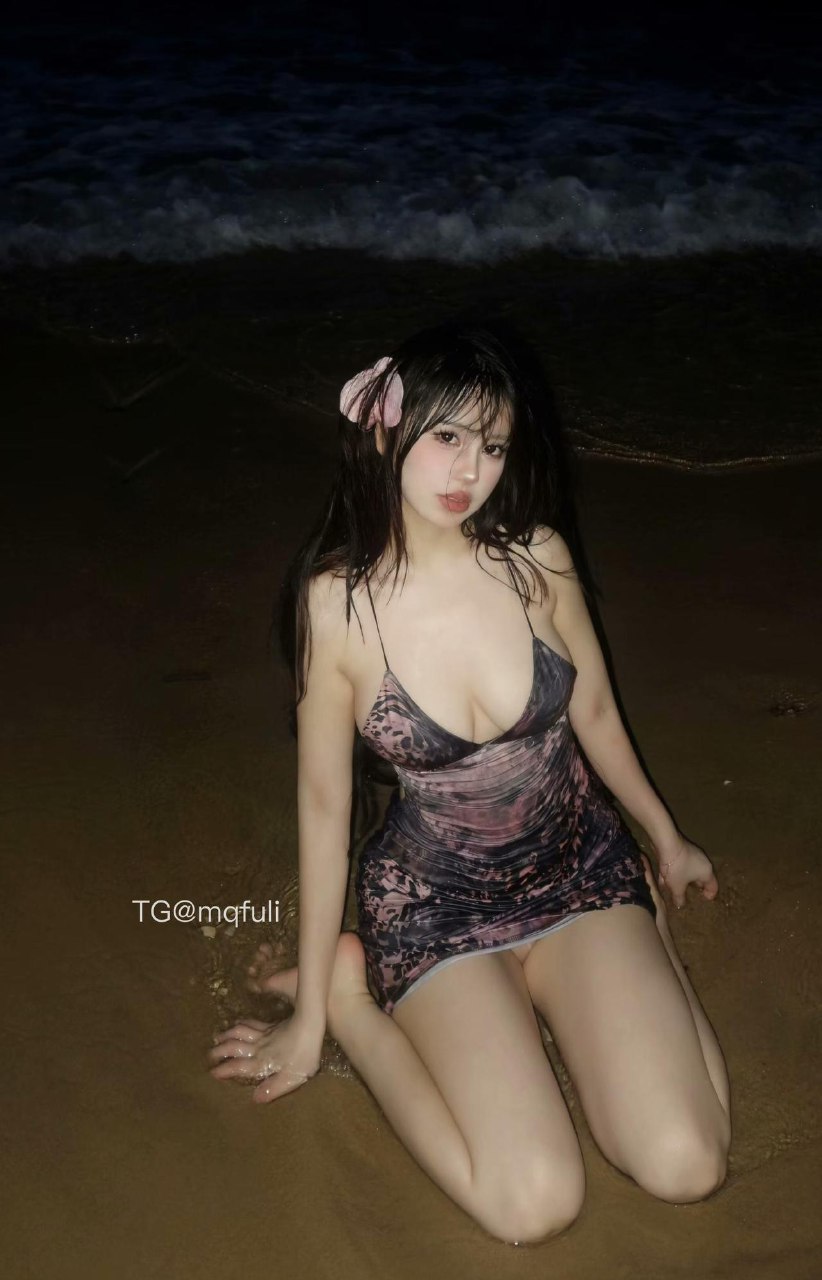 Tina很妖孽呀 2025-07-19 15:39:57 付费贴 海边性感泳装+辣妹吊带裙 惹🔥热辣🎀 第27张