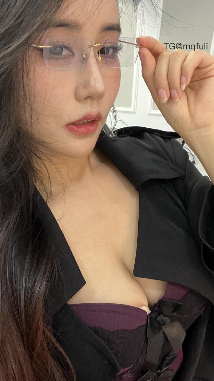 多吃生菜 2025-07-31 18:36:56 #颜值##秀身材##反差# 第2张