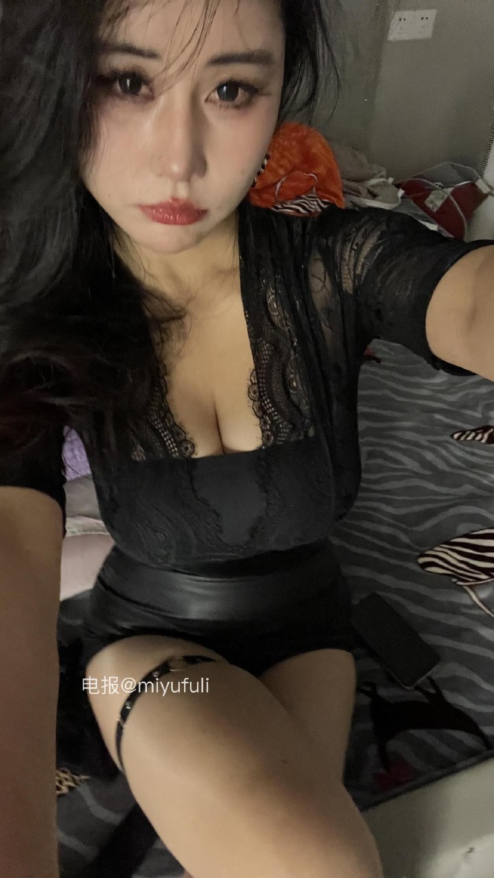 多吃生菜 2025-07-31 18:36:56 #颜值##秀身材##反差# 第6张