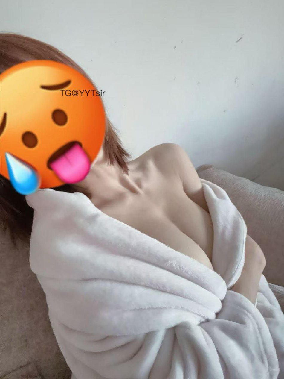 VC #Vickyyyii 2025-07-07 18:48:27 真空睡衣福利来啦!白色睡袍纯欲满满 Vickyyyii 第6张