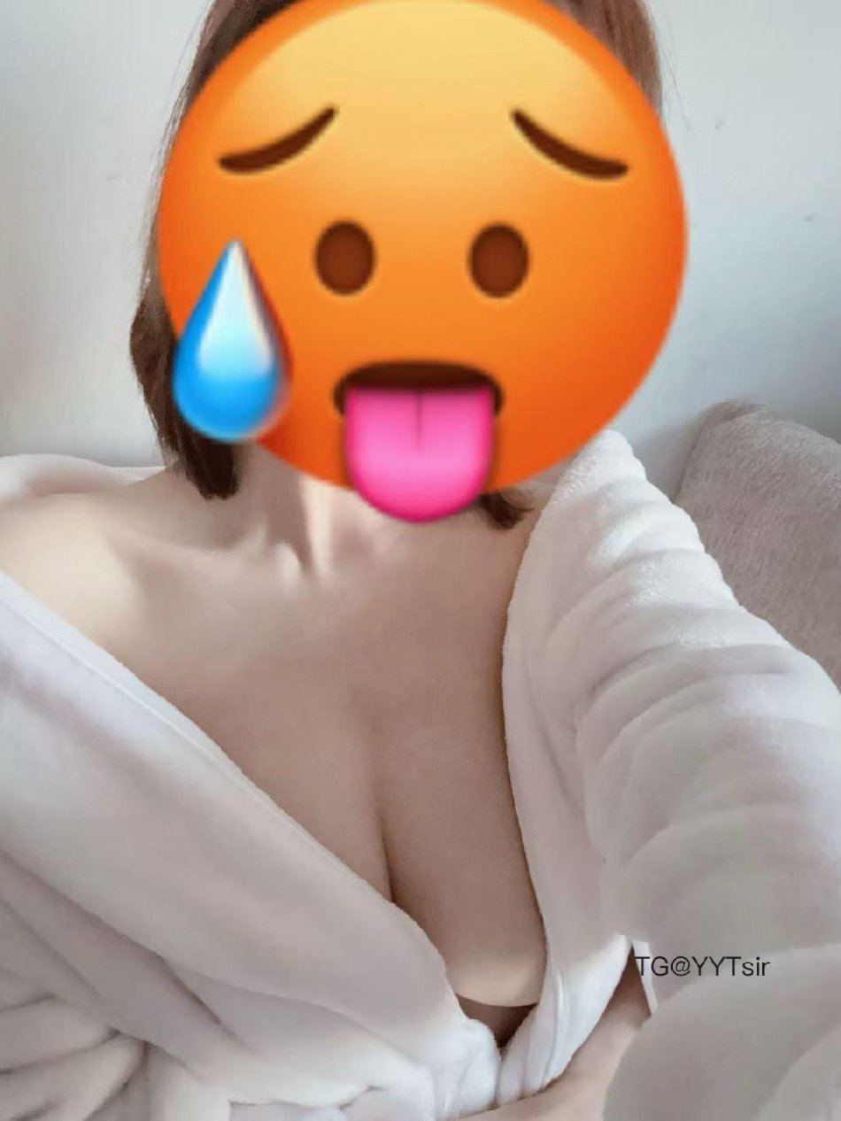 VC #Vickyyyii 2025-07-07 18:48:27 真空睡衣福利来啦!白色睡袍纯欲满满 Vickyyyii 第12张