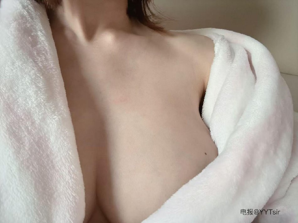 VC #Vickyyyii 2025-07-07 18:48:27 真空睡衣福利来啦!白色睡袍纯欲满满 Vickyyyii 第8张