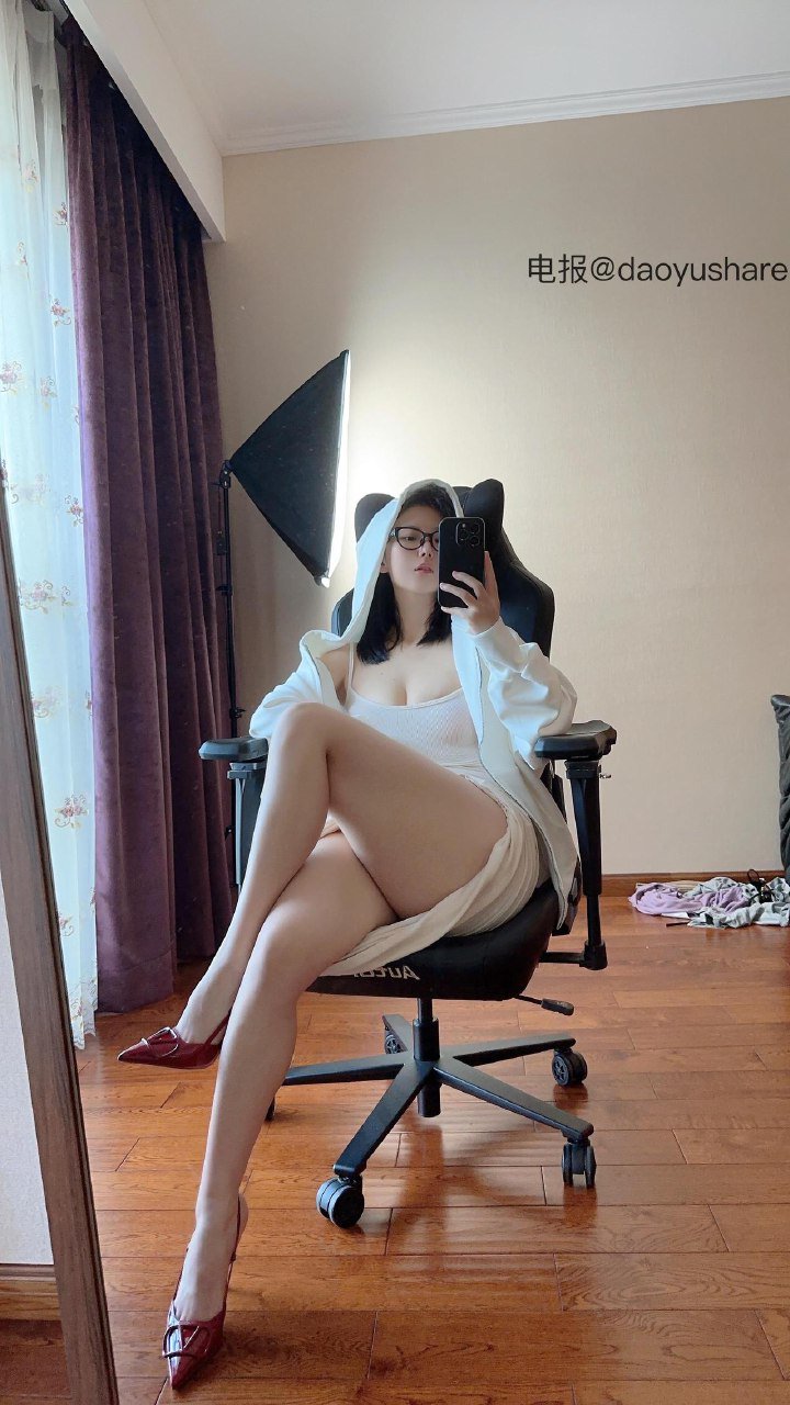 俏妞 2025-07-23 11:10:06 完蛋了我连暧昧都是1V1 俏妞qiaoniuTT 第2张