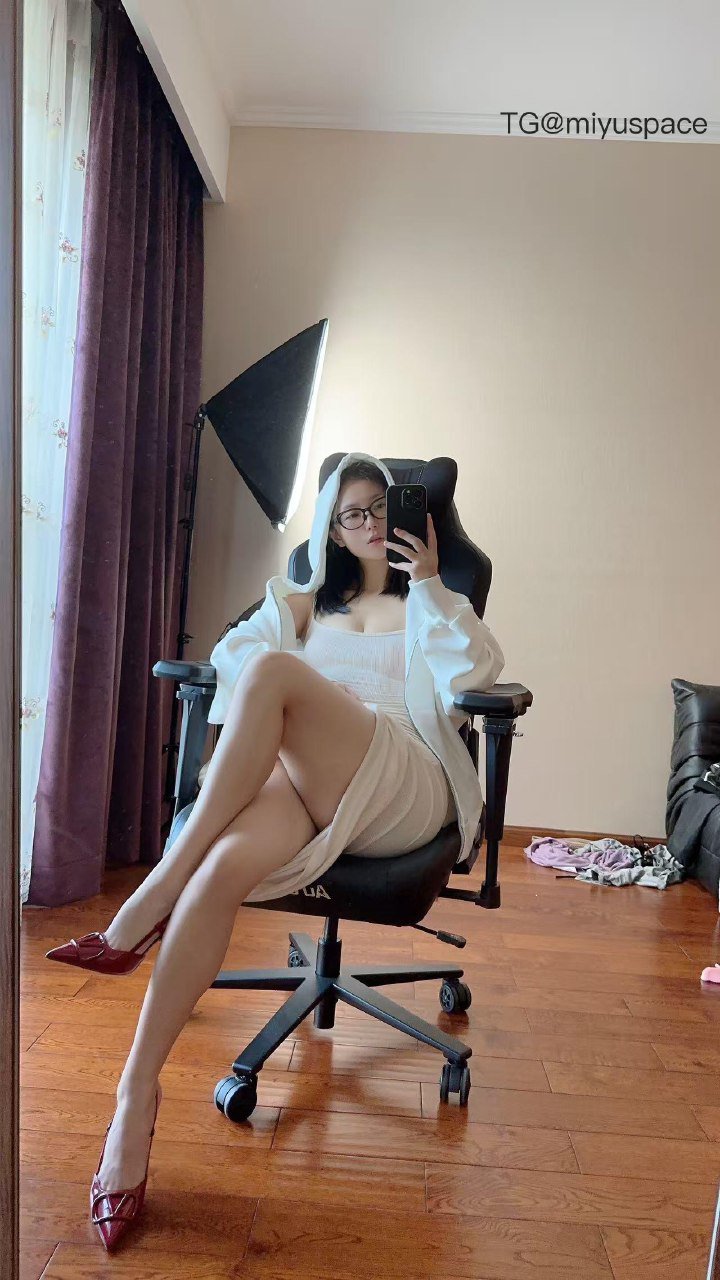 俏妞 2025-07-23 11:10:06 完蛋了我连暧昧都是1V1 俏妞qiaoniuTT 第1张