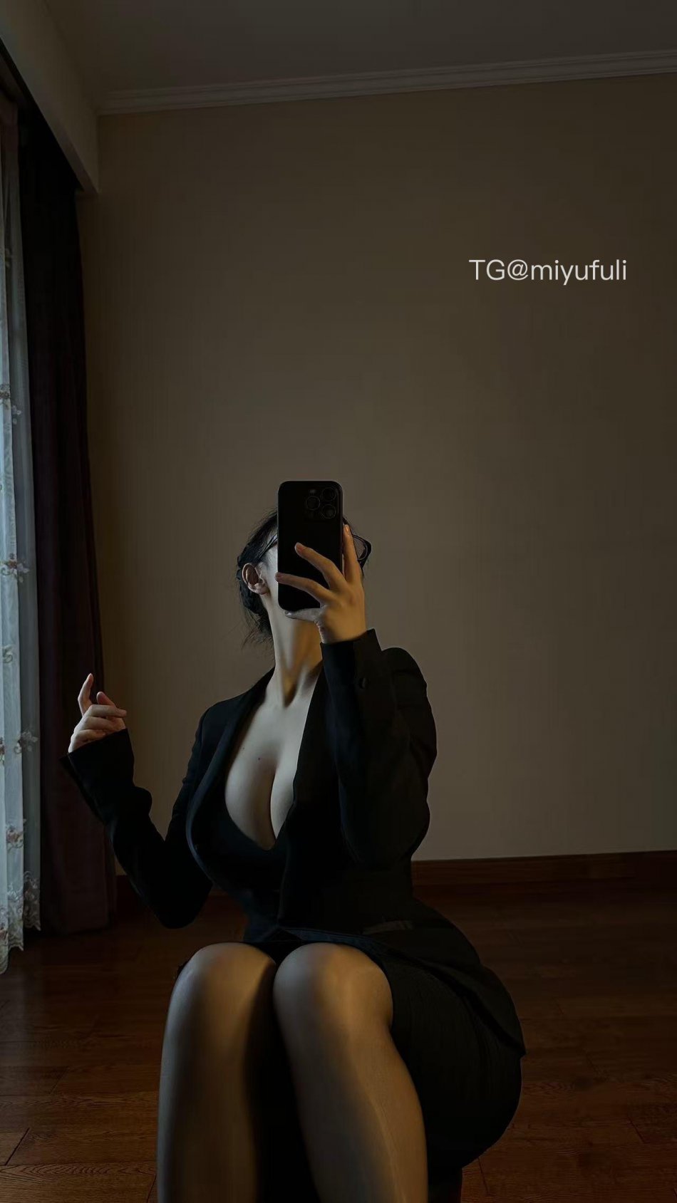 俏妞 2025-07-23 11:21:11 付费贴#职业黑西装➕眼镜 俏妞qiaoniuTT 第4张