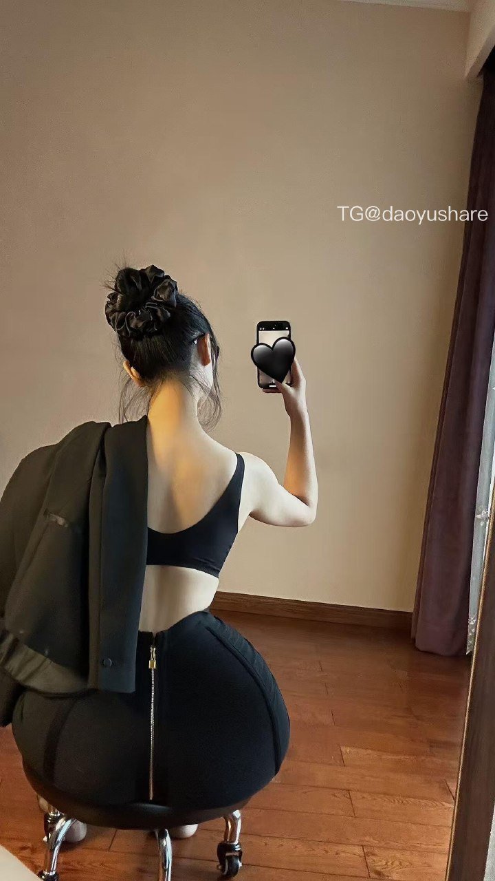 俏妞 2025-07-23 11:21:11 付费贴#职业黑西装➕眼镜 俏妞qiaoniuTT 第16张