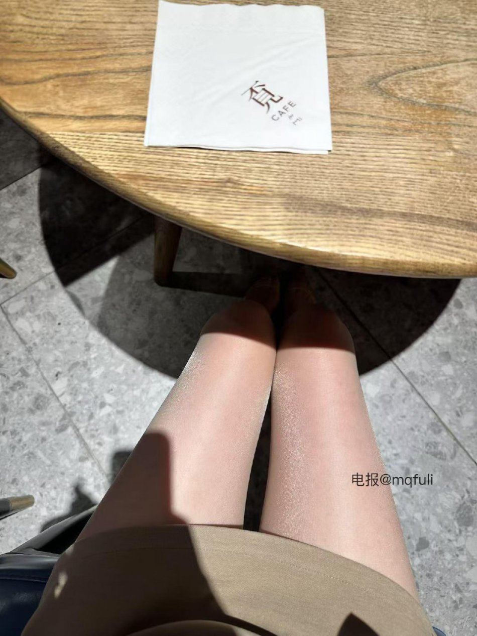 小仙女Elaine 2025-07-21 13:29:57 黑丝长腿 第5张