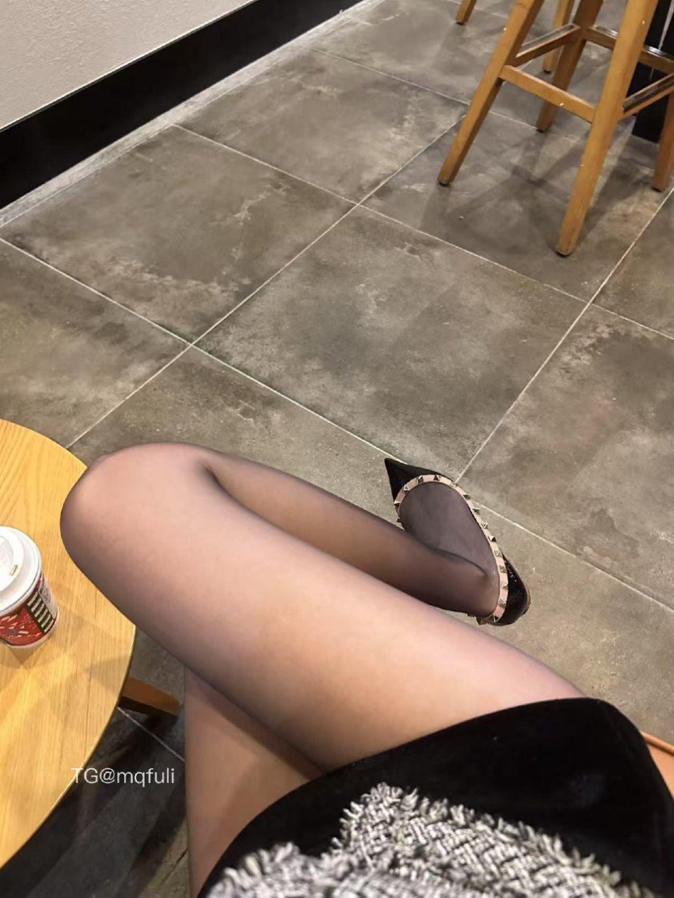 小仙女Elaine 2025-07-21 13:29:57 黑丝长腿 第2张