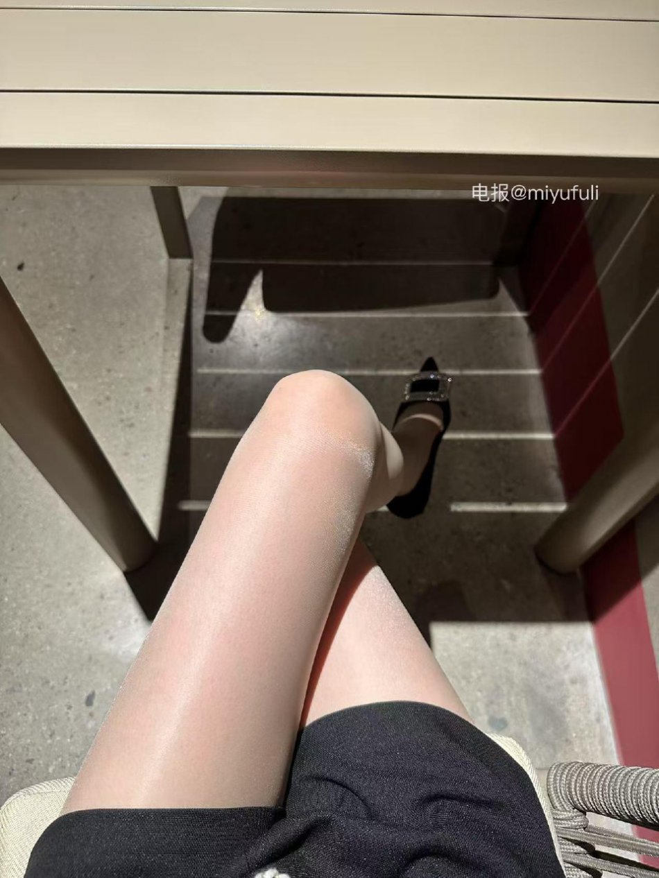 小仙女Elaine 2025-07-21 13:29:57 黑丝长腿 第6张