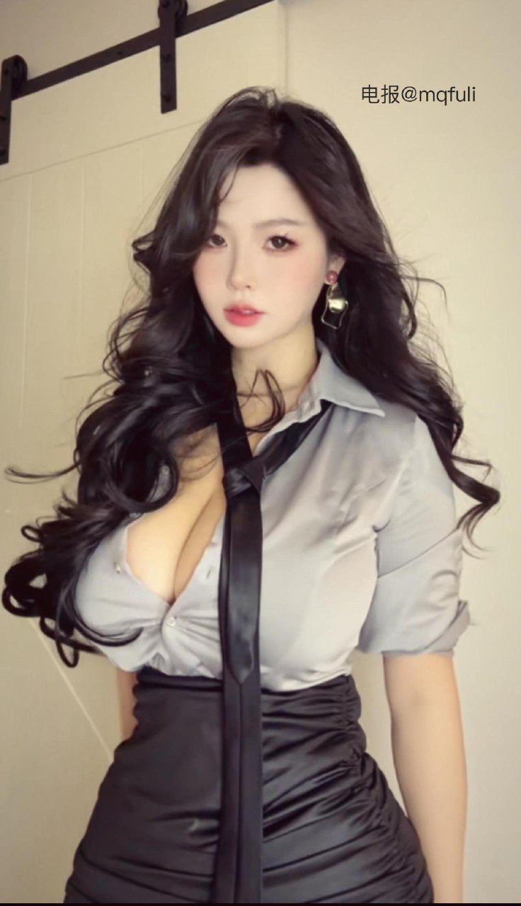 肉装杨玉环 2025-07-30 14:31:06 大尺度 H杯 礼服 第13张