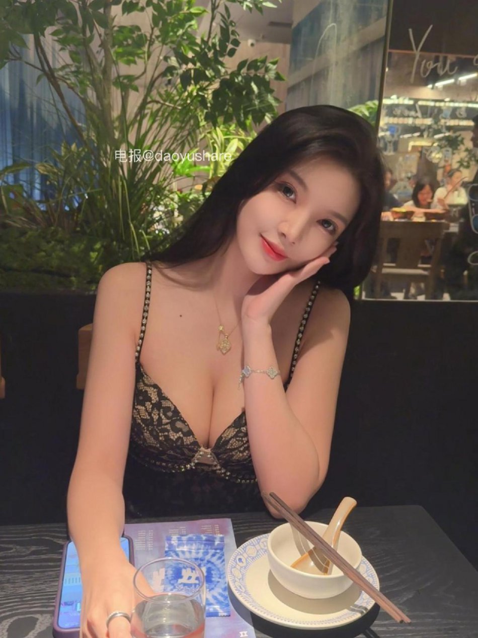 KK战神 2025-07-22 23:38:16 吊带比基尼㊙️ 后视角全方位