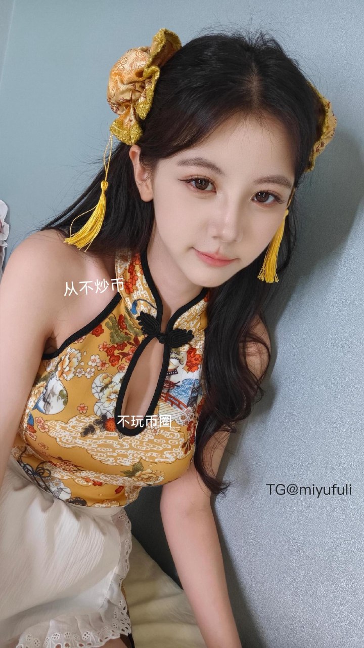 刘二萌 2025-08-01 17:06:28 挂脖无袖开衩包臀旗袍㊙️ 第12张