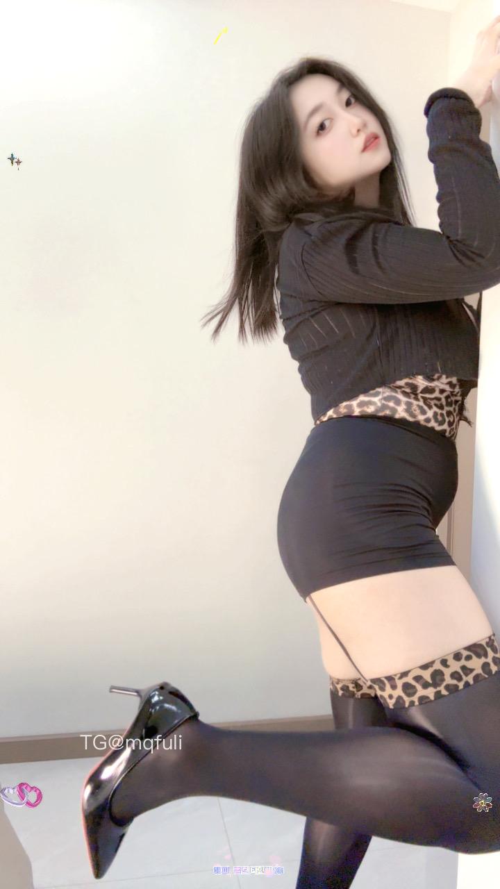 爱喝牛奶的墩墩 2025-08-05 00:33:39 绿泡泡穿搭等你哦#秀身材##反差##跳舞##穿搭# 第1张