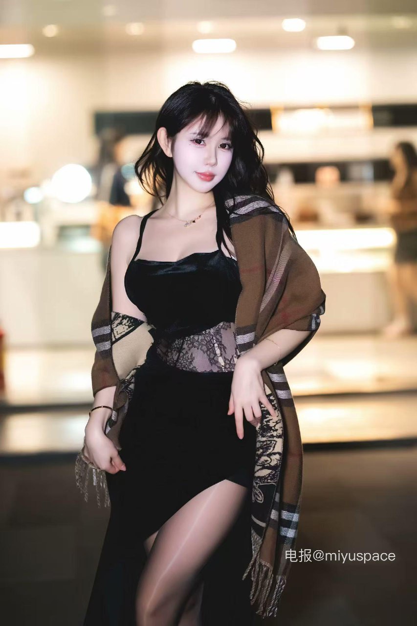 Tina很妖孽呀 2025-08-10 10:24:19 性感黑丝😍➕黑色吊带裙🔥大长腿 第4张