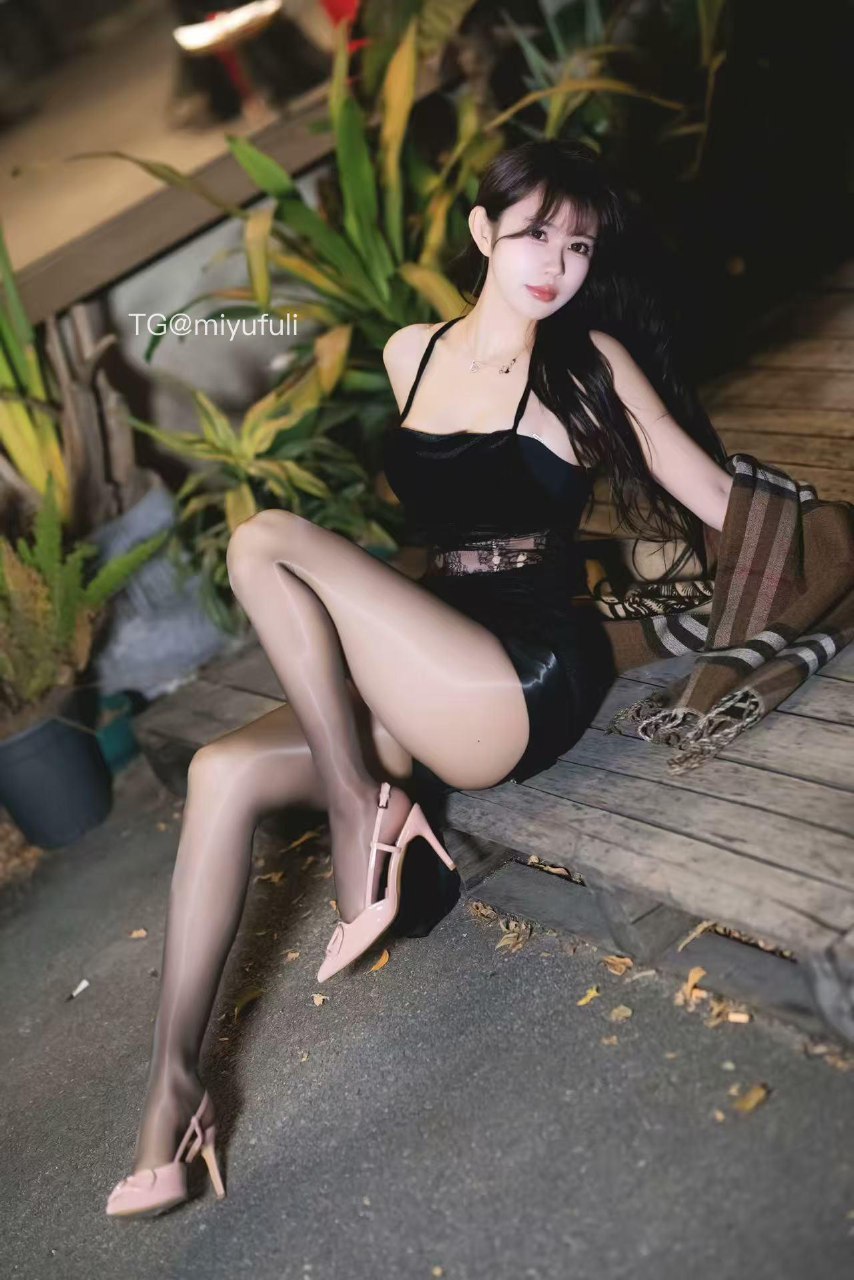 Tina很妖孽呀 2025-08-10 10:24:19 性感黑丝😍➕黑色吊带裙🔥大长腿 第8张