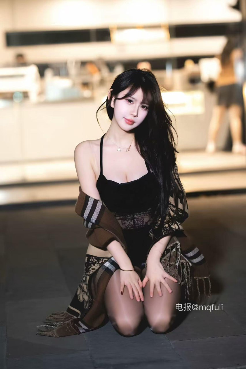 Tina很妖孽呀 2025-08-10 10:24:19 性感黑丝😍➕黑色吊带裙🔥大长腿 第12张