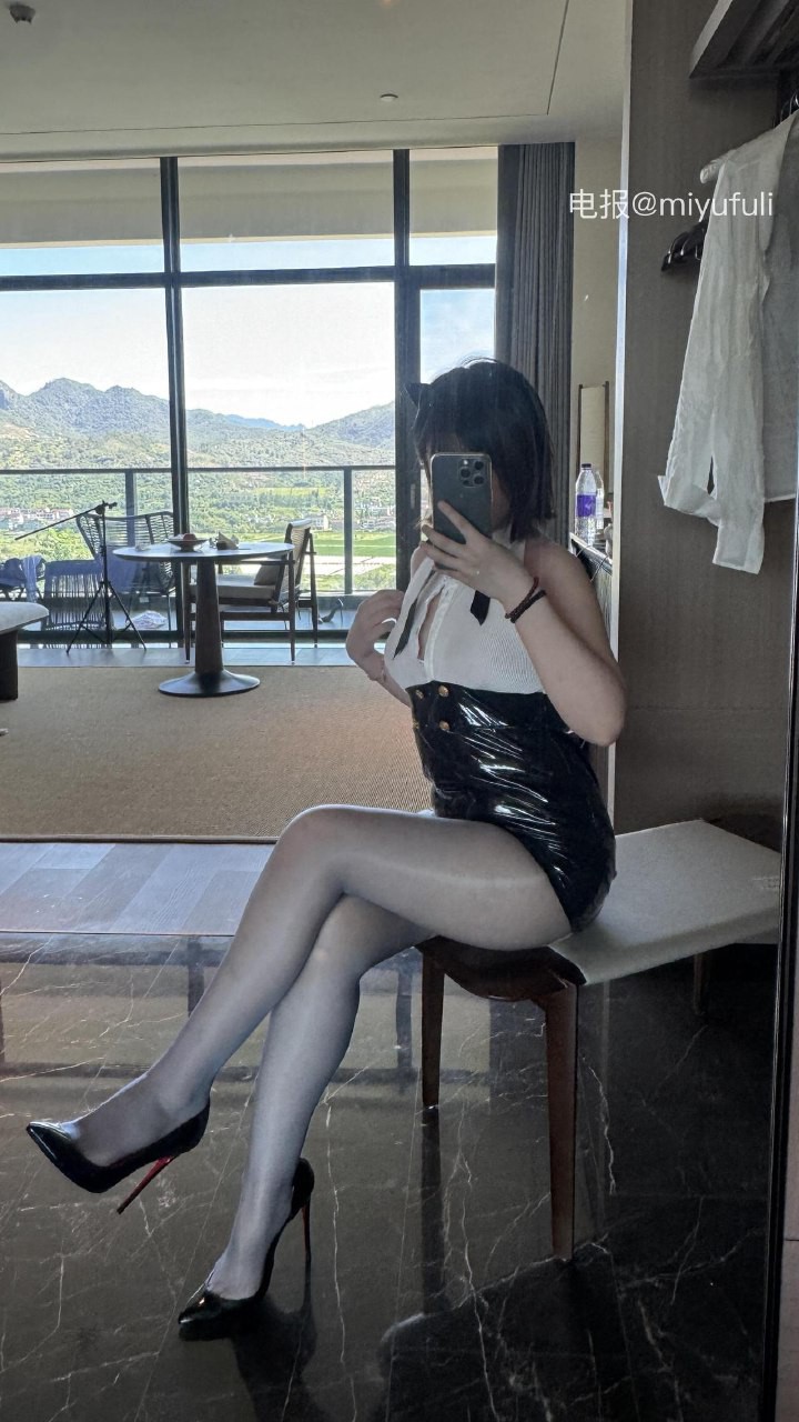 申辣辣 2025-08-12 01:51:33 #颜值##腿控# 第3张