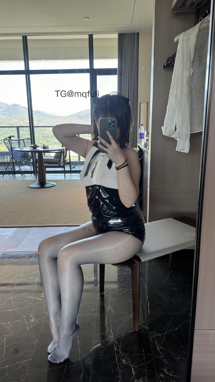 申辣辣 2025-08-12 01:51:33 #颜值##腿控# 第2张