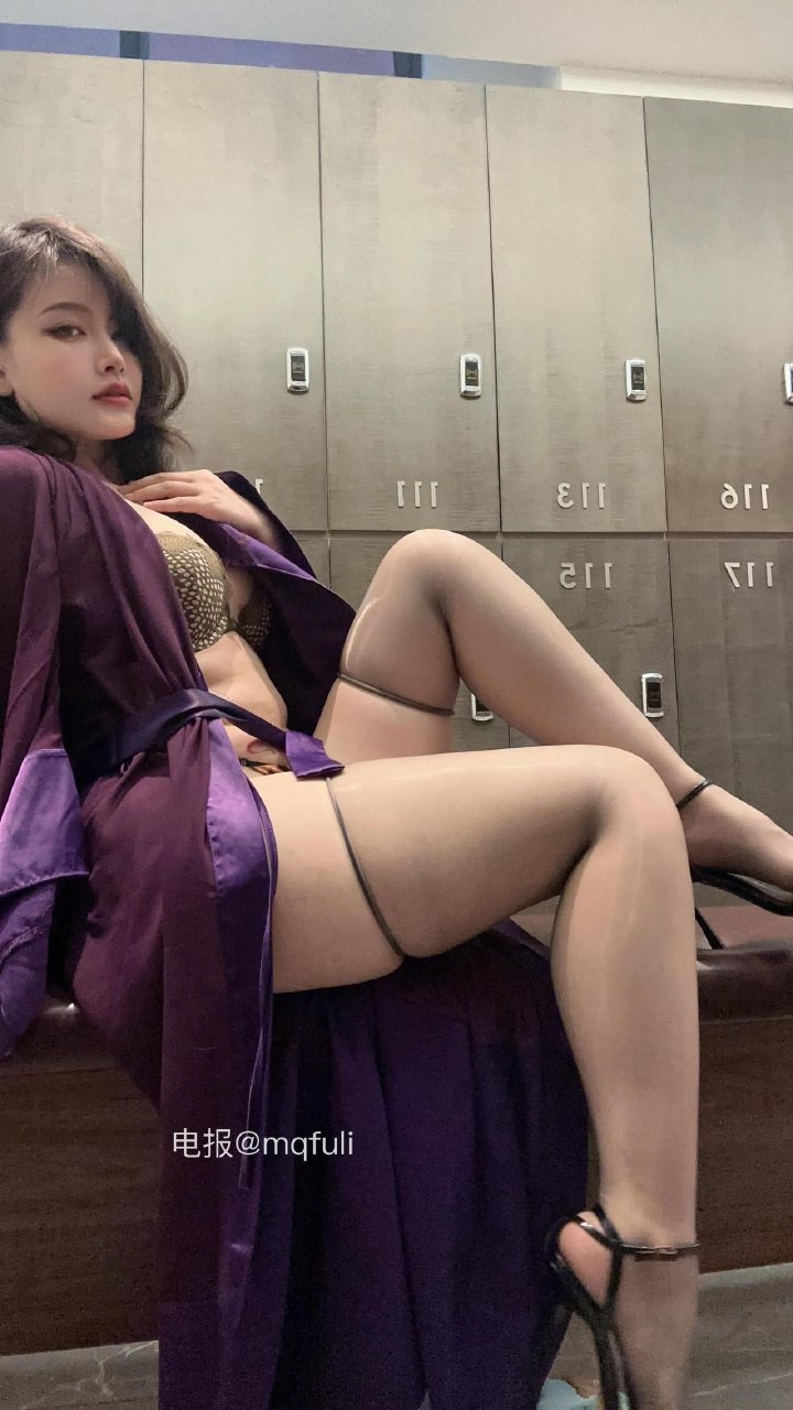 申辣辣 2025-08-12 02:30:45 一组高清写真哦！！#颜值##腿控# 第1张