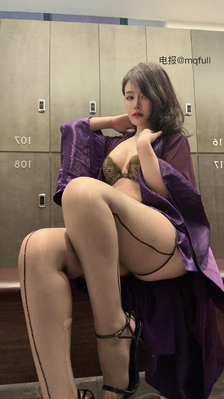 申辣辣 2025-08-12 02:30:45 一组高清写真哦！！#颜值##腿控# 第14张