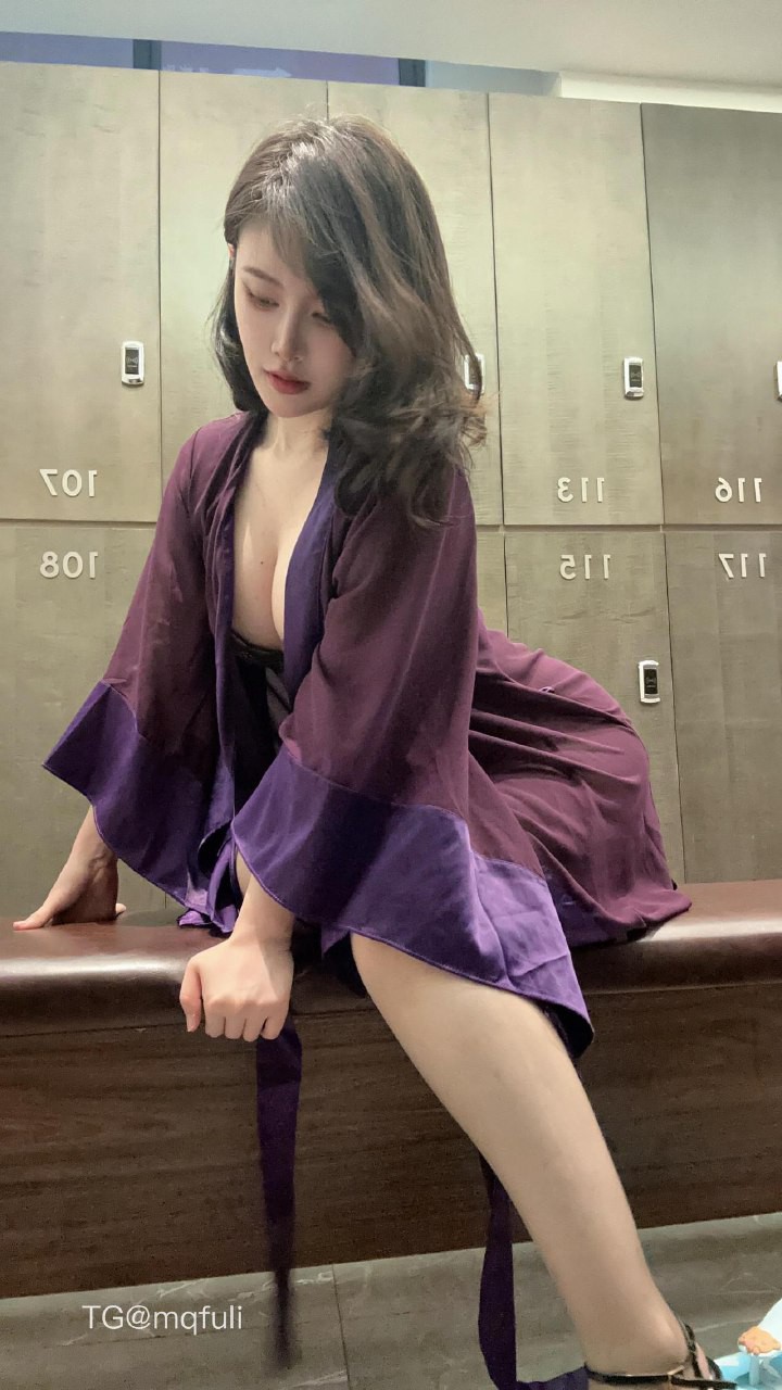 申辣辣 2025-08-12 02:30:45 一组高清写真哦！！#颜值##腿控# 第17张