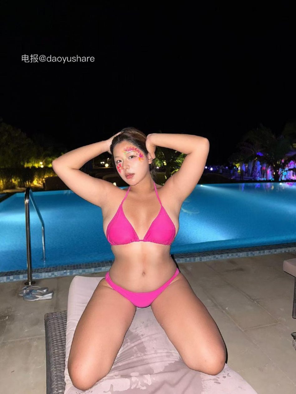 月球造梦家 2025-08-18 10:38:16 你以为我在海边擦边？ 第6张