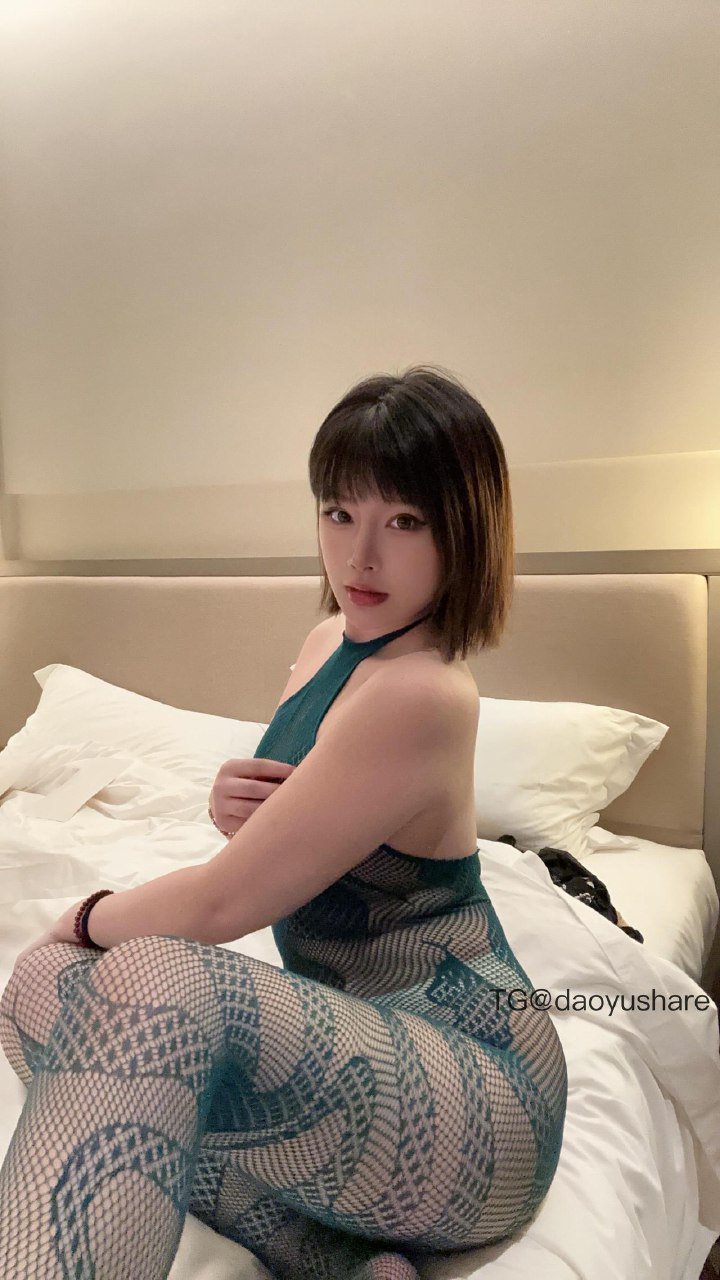 申辣辣 2025-08-18 23:45:24 付费这套记得看哦！#腿控##颜值# 第3张