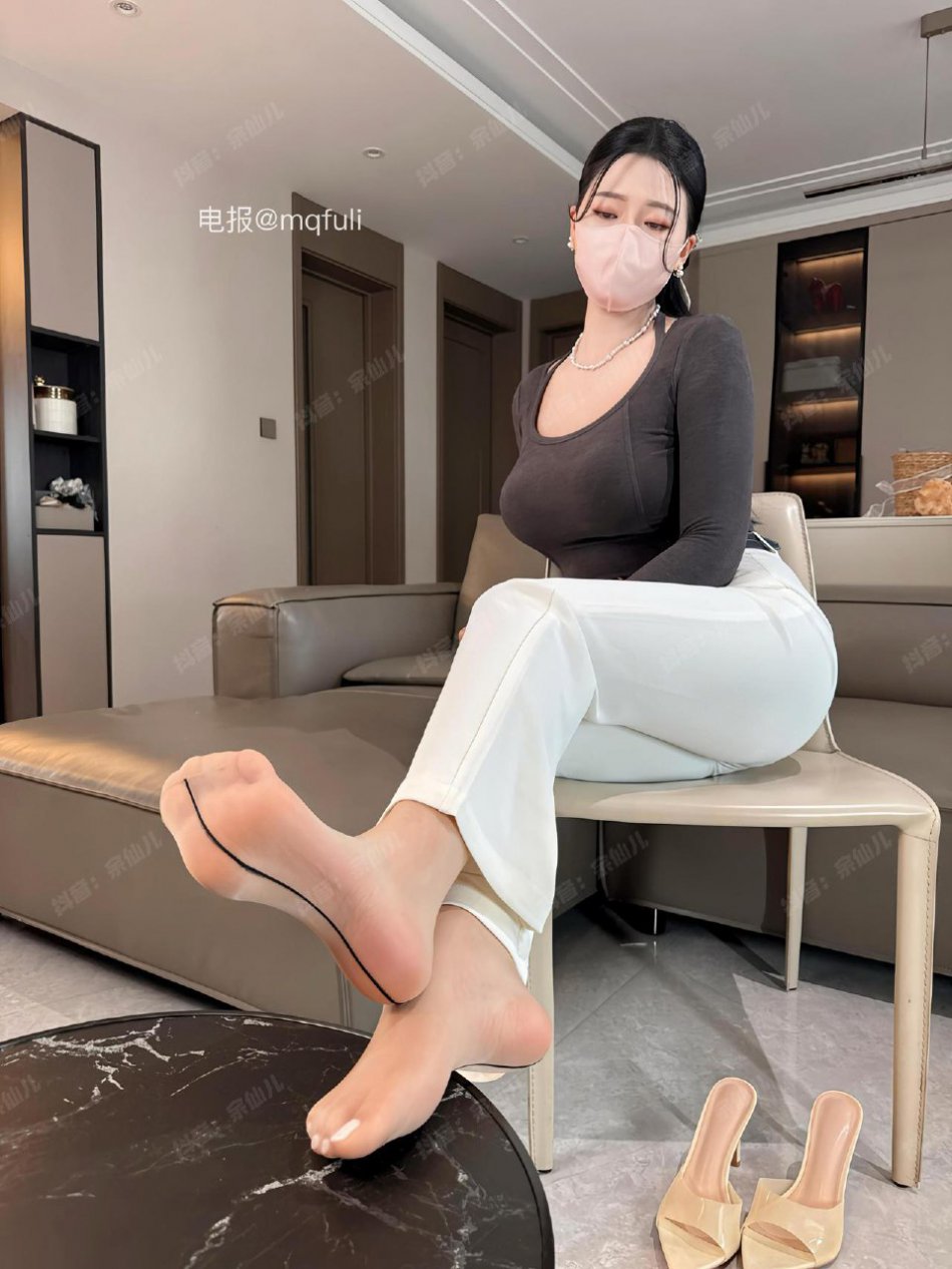 余少奶奶 2025-08-25 21:09:03 好久没拍竖线了 第2张