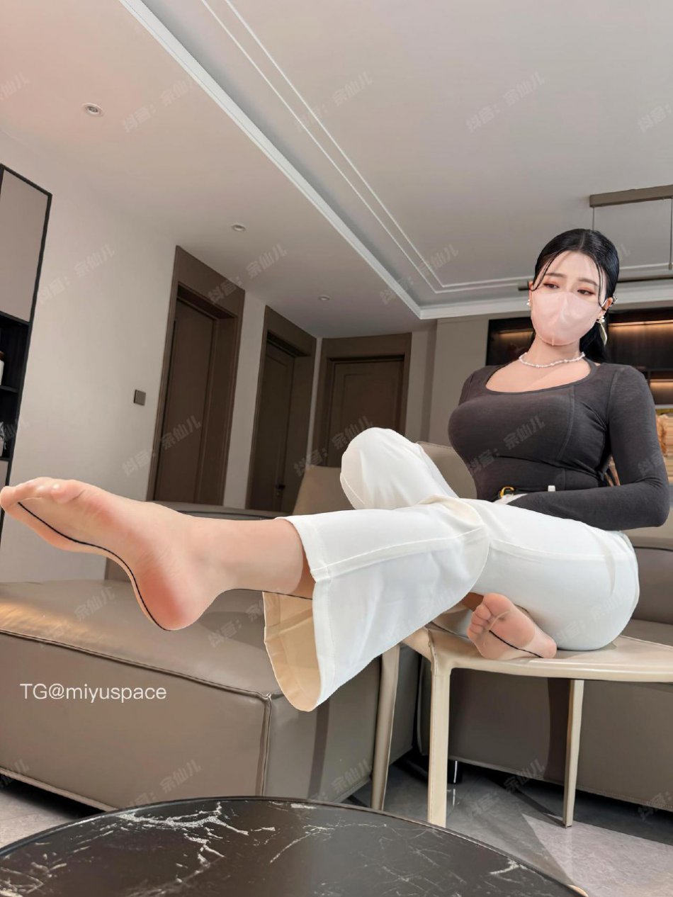 余少奶奶 2025-08-25 21:09:03 好久没拍竖线了 第3张