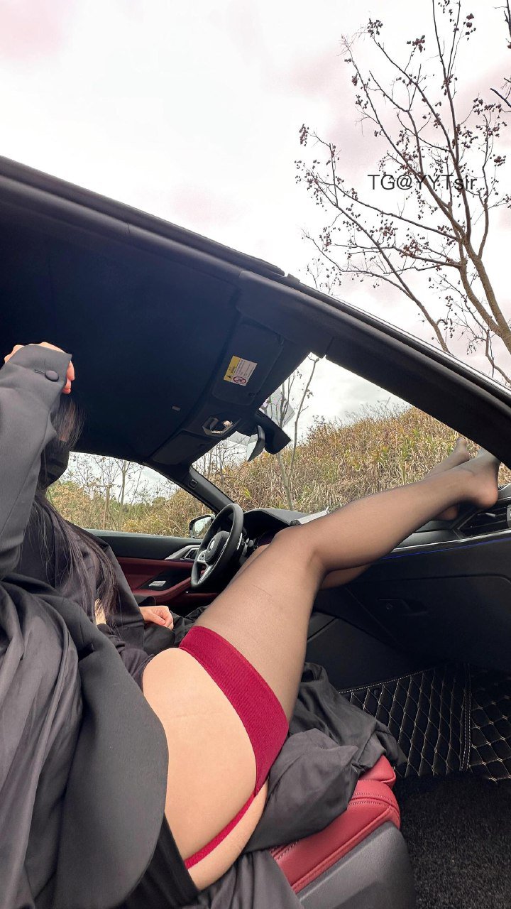 俏妞 2025-08-24 15:28:56 黑色文胸➕红色吊带一体袜 超性感 照片 俏妞qiaoniuTT 第6张