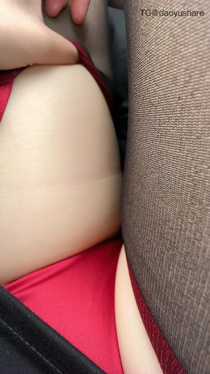 俏妞 2025-08-24 15:28:56 黑色文胸➕红色吊带一体袜 超性感 照片 俏妞qiaoniuTT 第4张