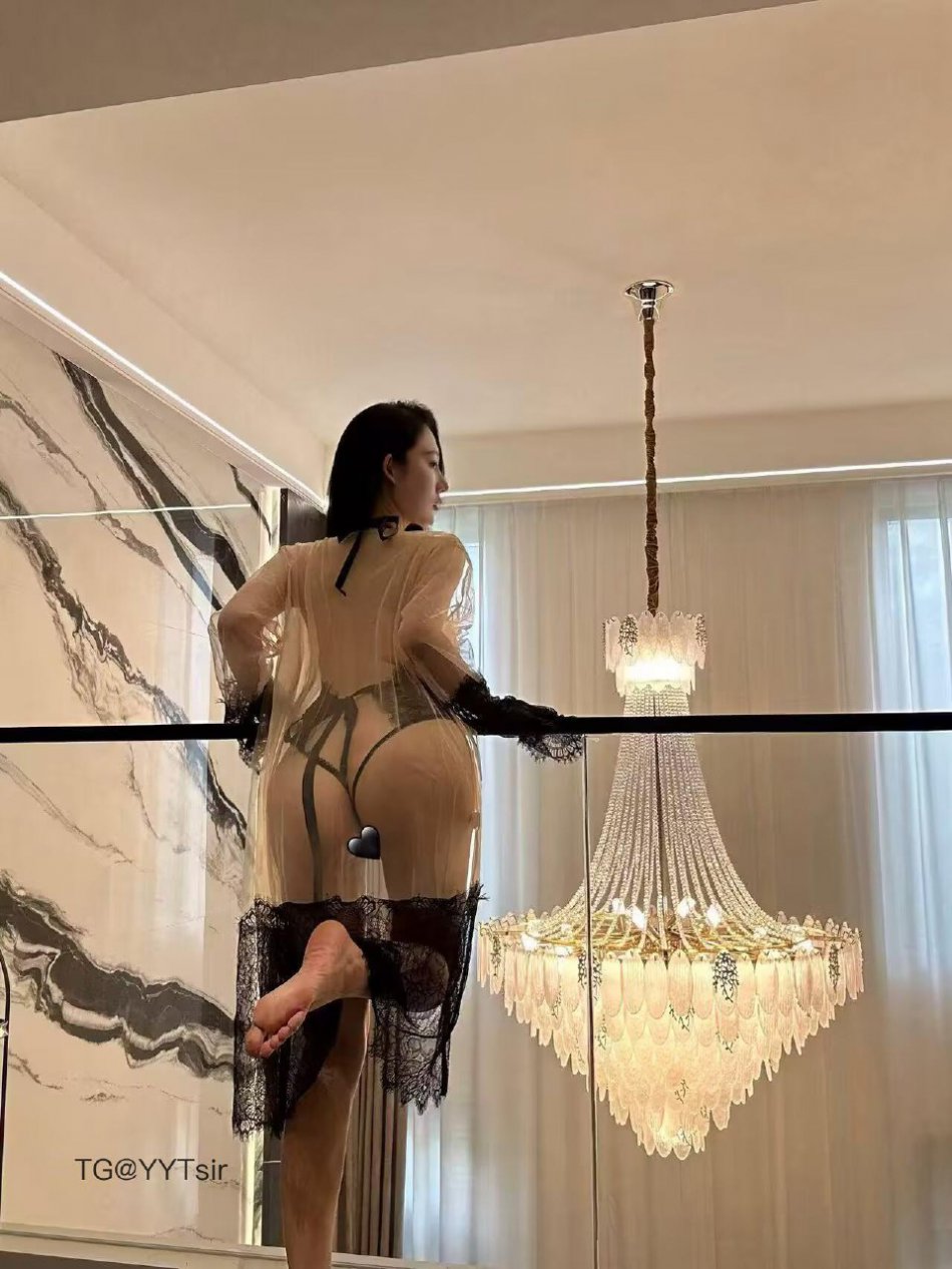 不爱笑的赛琳 2025-08-03 20:22:47 透视蕾丝三点式性感且飘逸 第2张