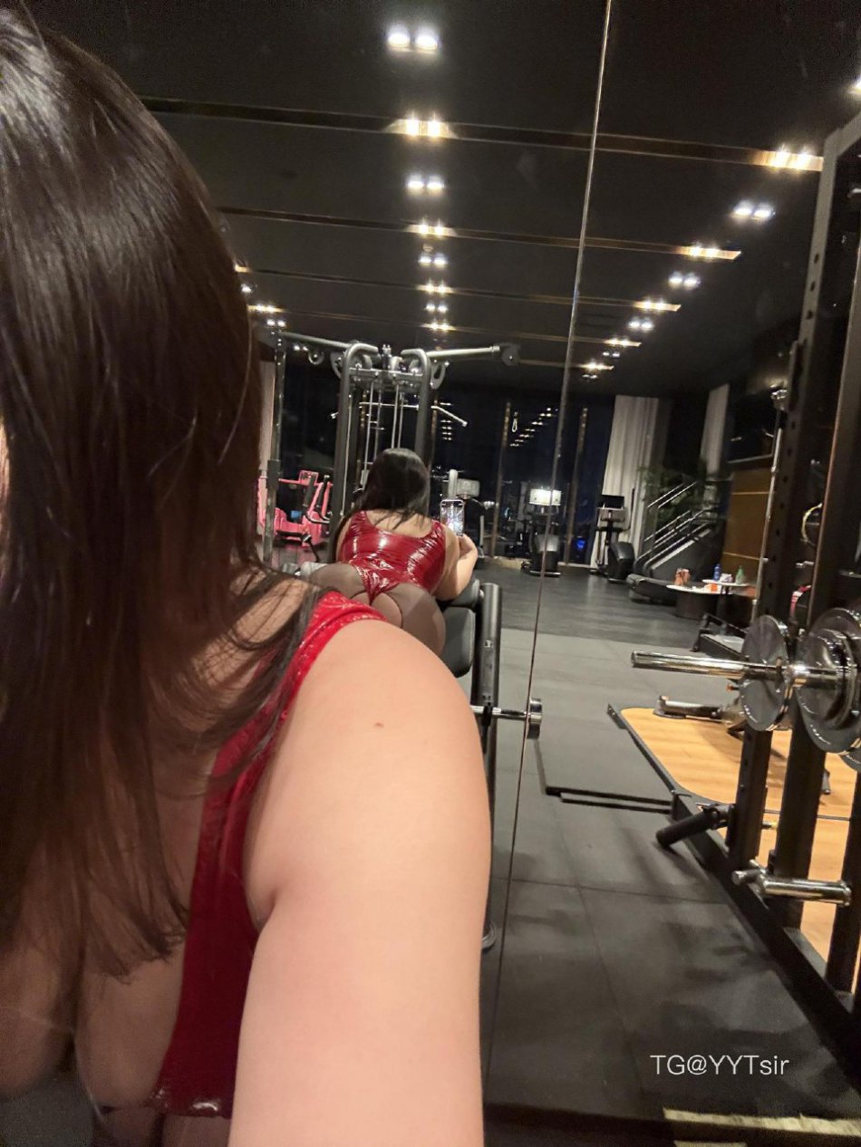 120斤的小王同学 瑶瑶摇摇摇 #瑶瑶摇摇摇 2025-08-04 13:44:52 健身房特价活动原来这个器械是这么拉的 第23张