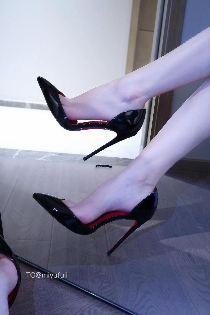 兔妮妮 2025-09-04 00:09:01 沉迷在我的脚下吧