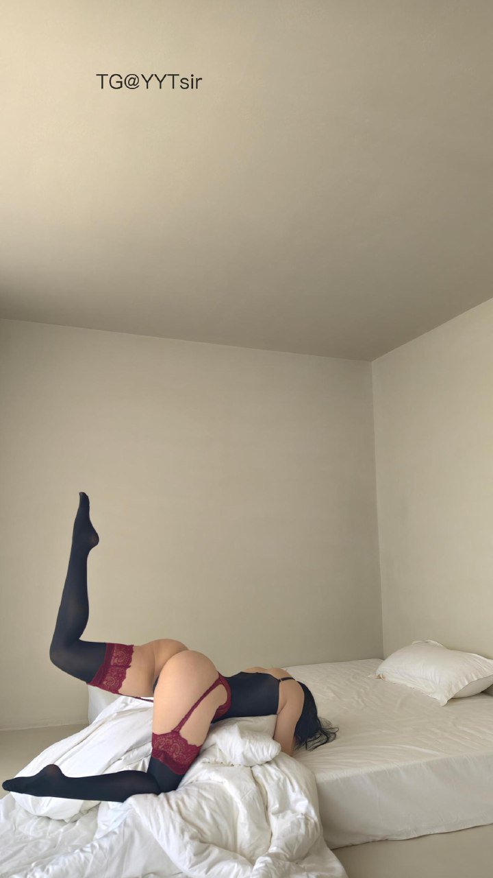 俏妞 2025-09-29 16:44:42 20张蜜🍑大图来袭~ 红边蕾丝一体袜 第14张