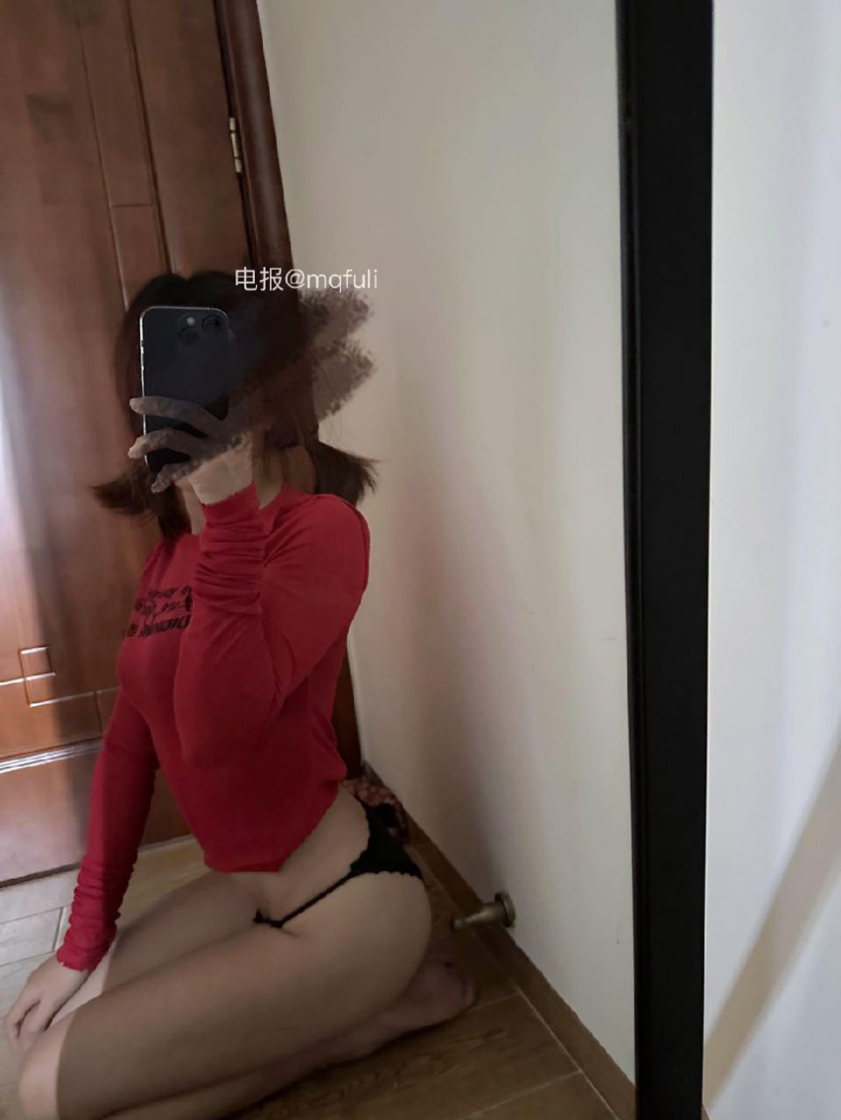 VC #Vickyyyii 2025-09-21 14:25:56 黑色蕾丝三点式套装 照片