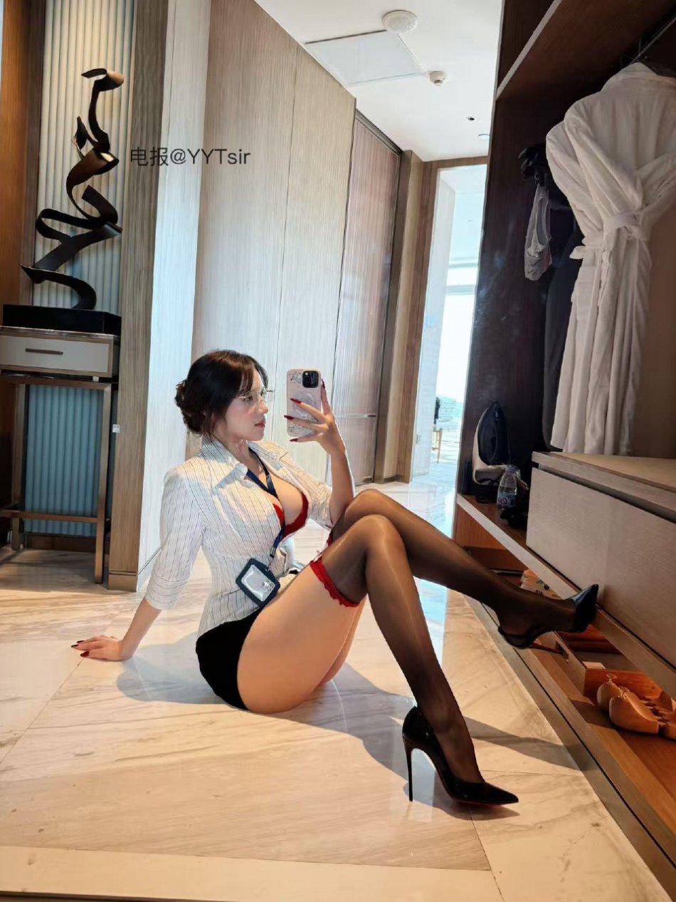 可可西 2025-09-27 15:04:59 #付费贴#白色条纹衬衫职业系列系列大片 第23张