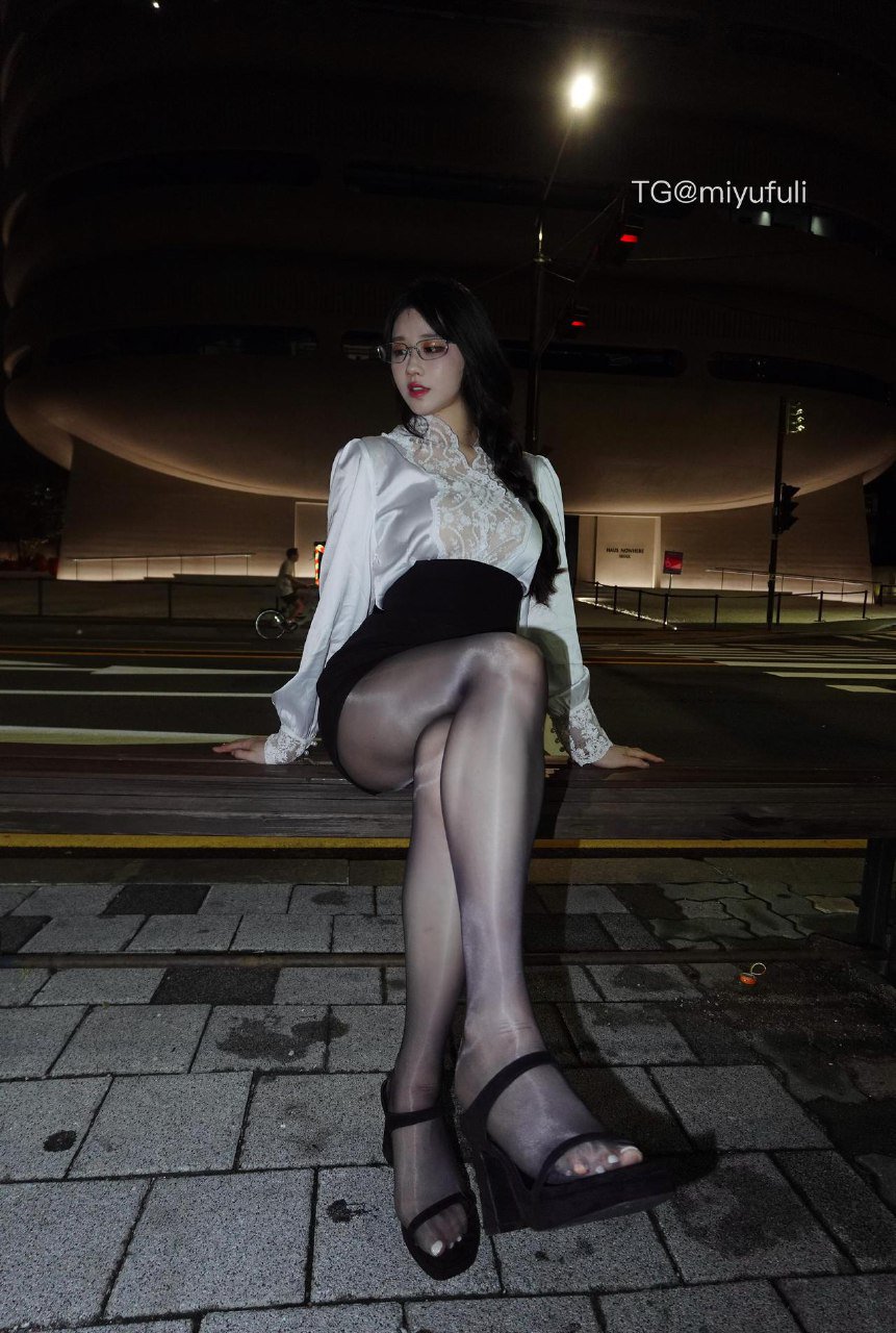 轩子巨2兔 2025-10-01 17:03:18 在外面换袜袜