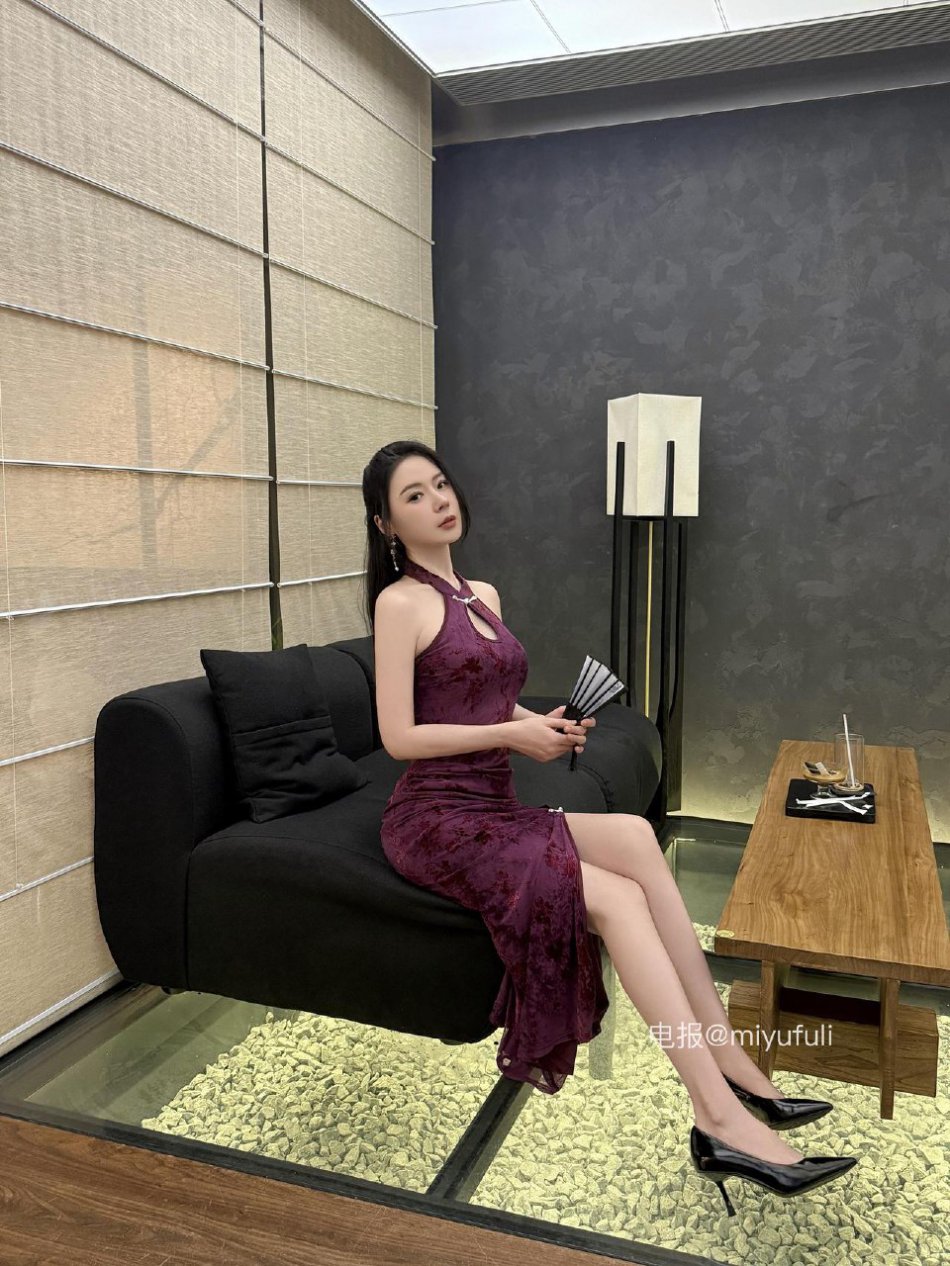 梦心玥 2025-10-22 13:37:10 旗袍长裙绝美九图 第1张